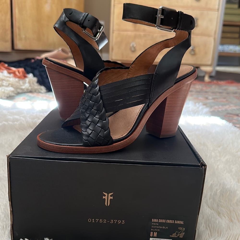 Frye Sara Criss Cross black leather sandal size 8 NIB